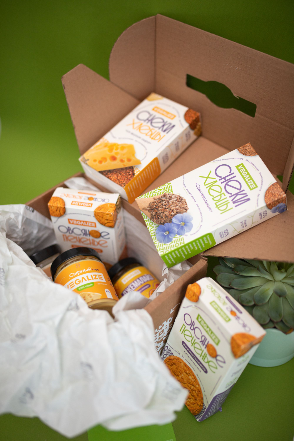 Набор продуктов APICO BOX №2 "VEGALIZE", подарочный набор из 8-ми продуктов питания, подарок на новый год