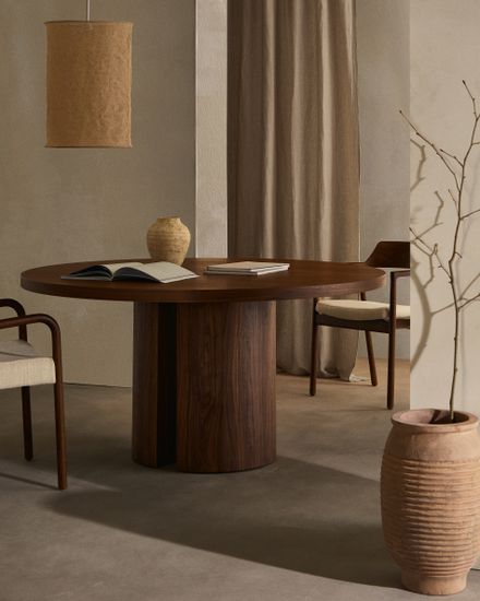 Круглый стол Nealy с ореховым шпоном в натуральной отделке, Ø 150