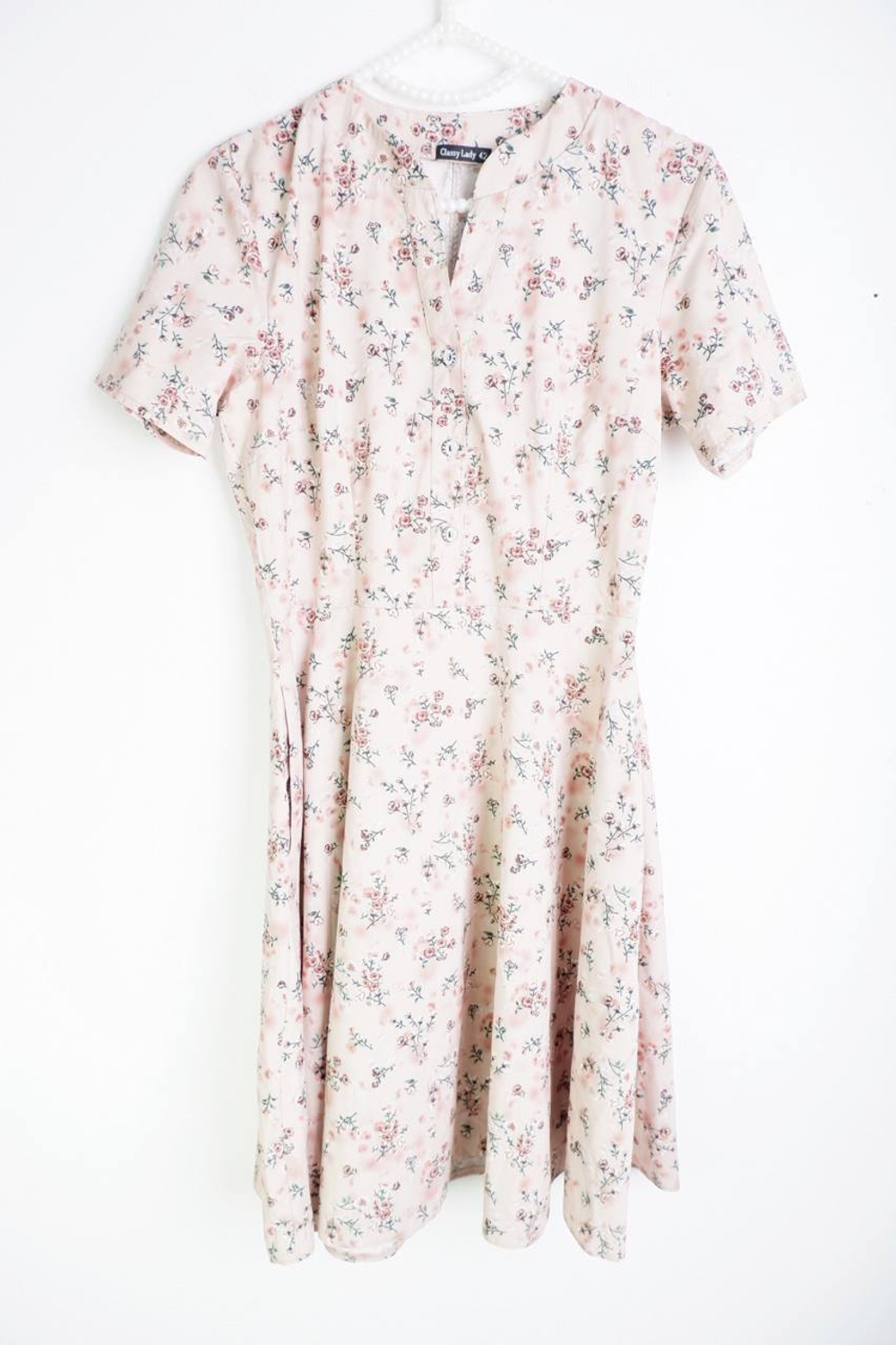 Платье Classy Lady для романтического образа, визуально на 42 размер