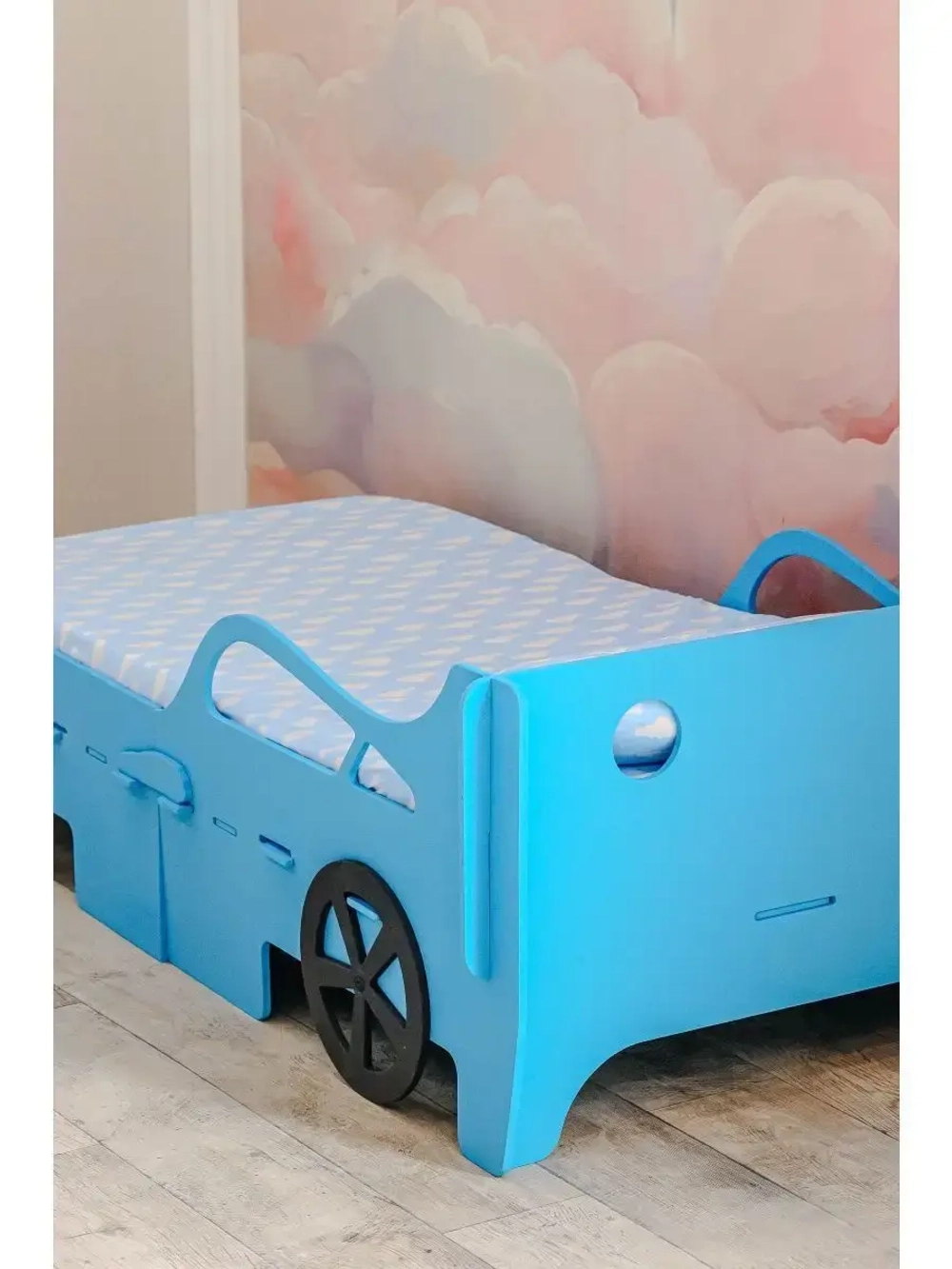 Кровать машина детская односпальная 140x70