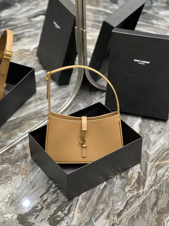Saint Laurent Le 5 à 7 Hobo Bag