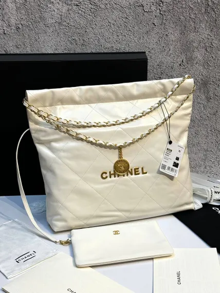 Сумка Chanel 22 белый