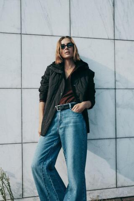 ZARA СТЕГАНАЯ КУРТКА С КАПЮШОНОМ, ЧЕРНЫЙ