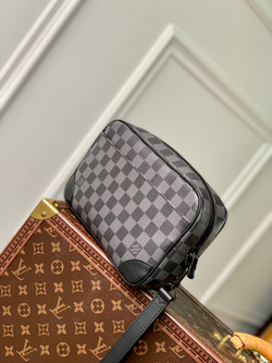 Louis Vuitton Pochette Kasai