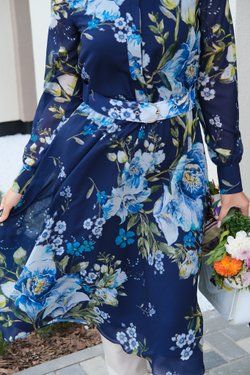Платье синее с яркими цветами из шифона