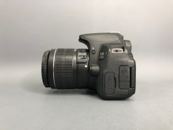 Canon 650D kit 18-55mm 3.5-5.6 IS II 9.600 кадров