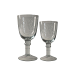 Бокал на ножке с узором в винтажном стиле