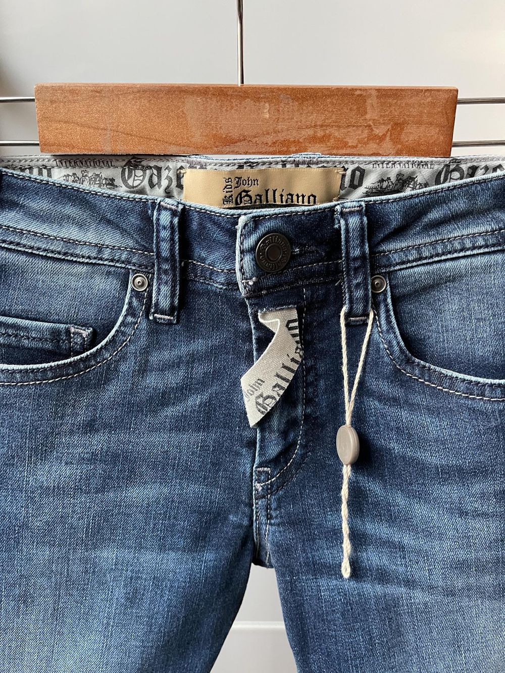 Новые джинсы John Galliano, 116