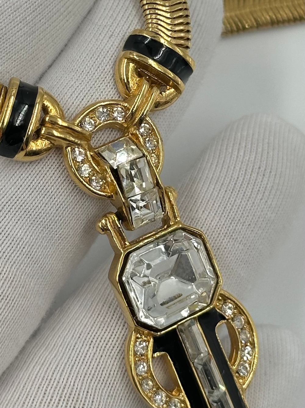 Колье с кристаллами и эмалью Givenchy