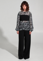 Блуза с разрезами