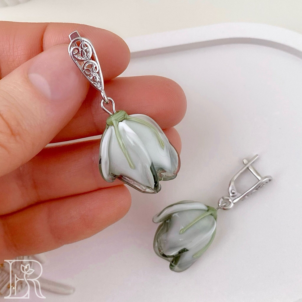 LEFIREL' Серьги серебряные женские "Динала" с цветами из муранского стекла / ювелирные украшения из родированного серебра 925