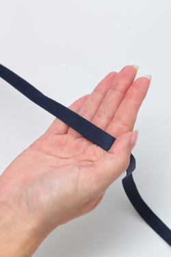 Резинка бретелечная темно-синяя глянцевая ширина 12 мм