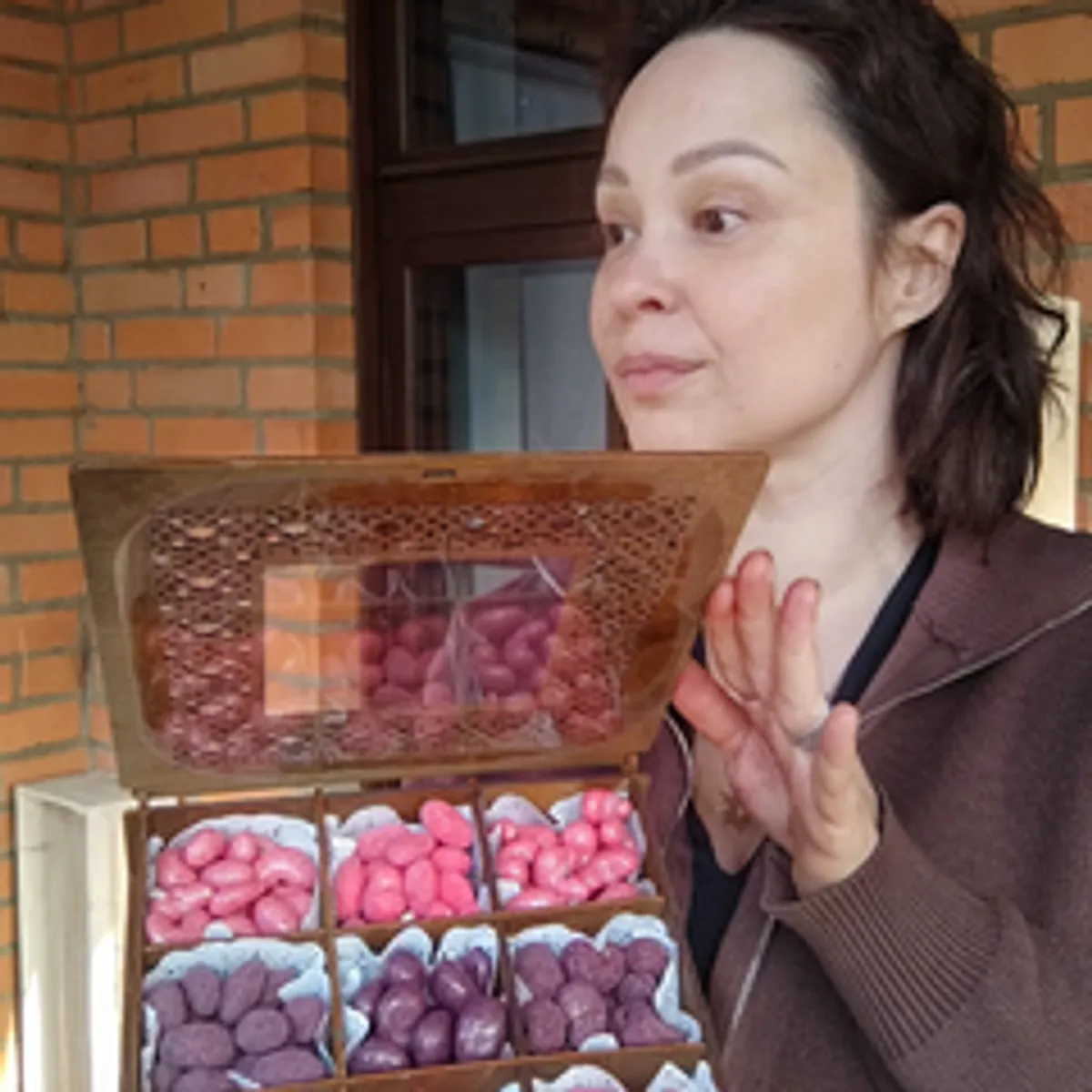 Подарок «Деревянная шкатулка шоколада» в кофе