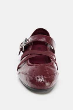 ZARA БАЛЕТКИ ИЗ ЛАКИРОВАННОЙ ИСКУССТВЕННОЙ КОЖИ С ПРЯЖКАМИ, БУРГУНДИ