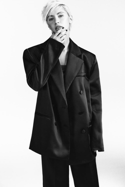 ZARA АТЛАСНЫЙ БЛЕЙЗЕР С КАРМАНАМИ, ЧЕРНЫЙ