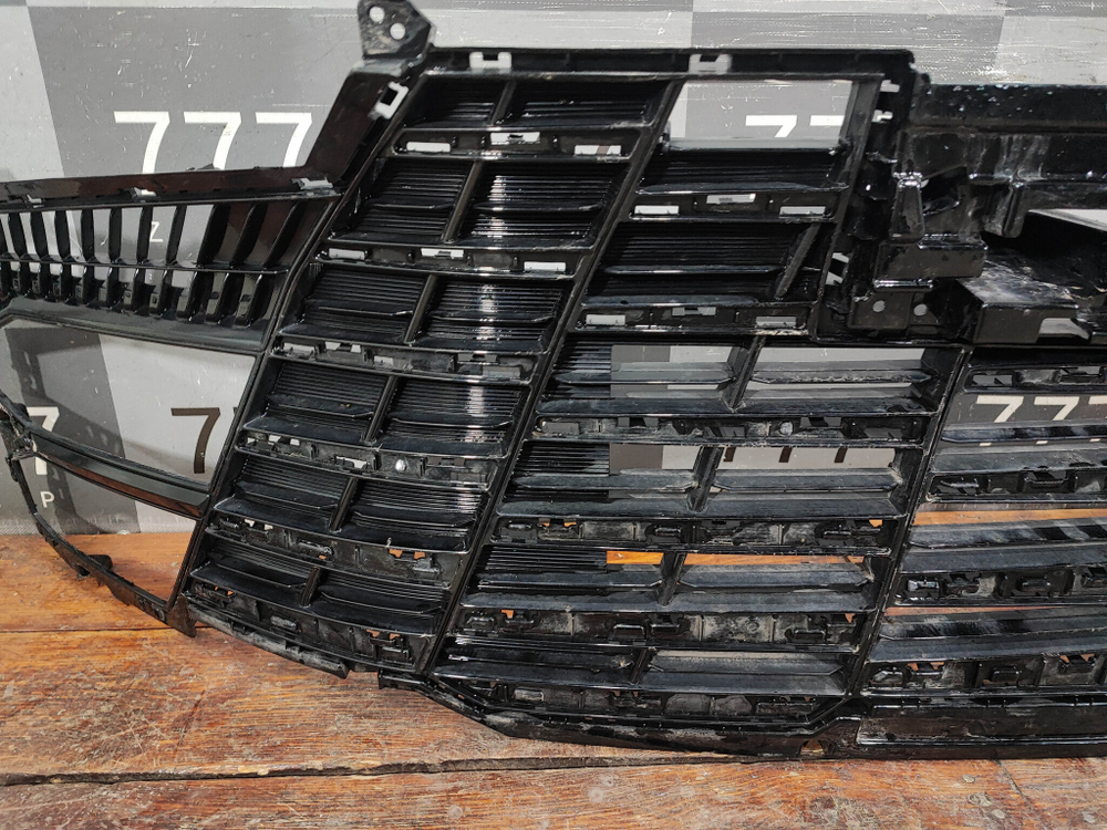 Решетка радиатора Jetour Dashing БУ Оригинал целая F162803507CA