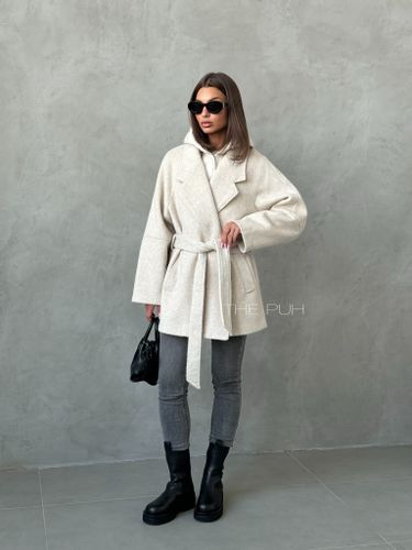 Бежевое шерстяное пальто с утепленным жилетом