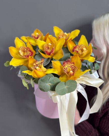 Композиция с 7 орхидеями