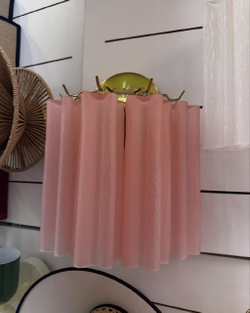 Элегантное настенное бра с фактурным стеклом