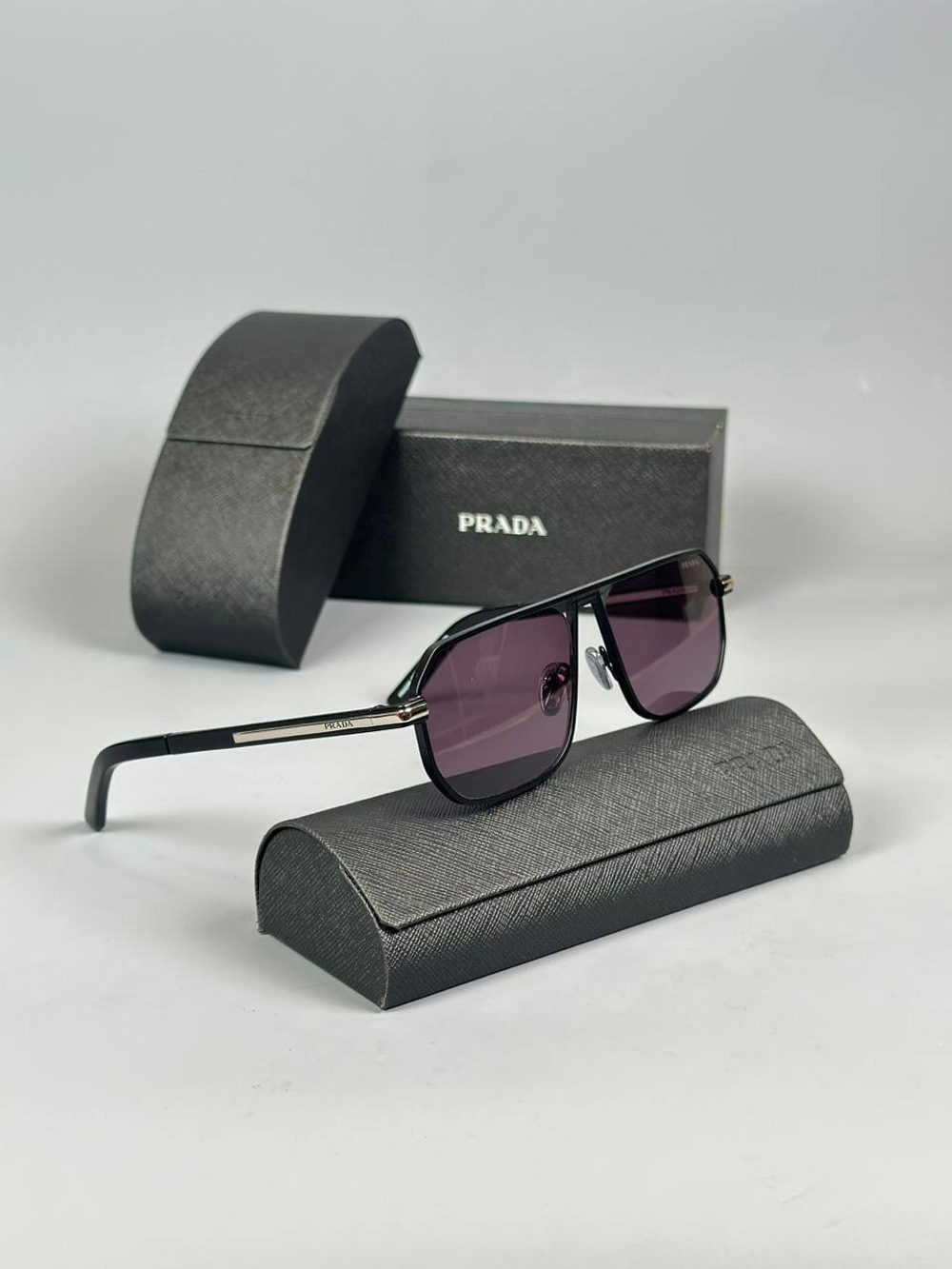 Очки Prada
