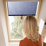 Рулонная штора на крючках VELUX RHL 78х98 синяя