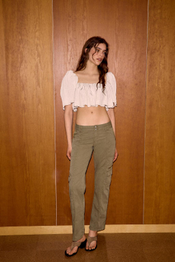 ZARA КРОП-ТОП С ЭФФЕКТОМ ЖАТКИ, КРЕМОВЫЙ