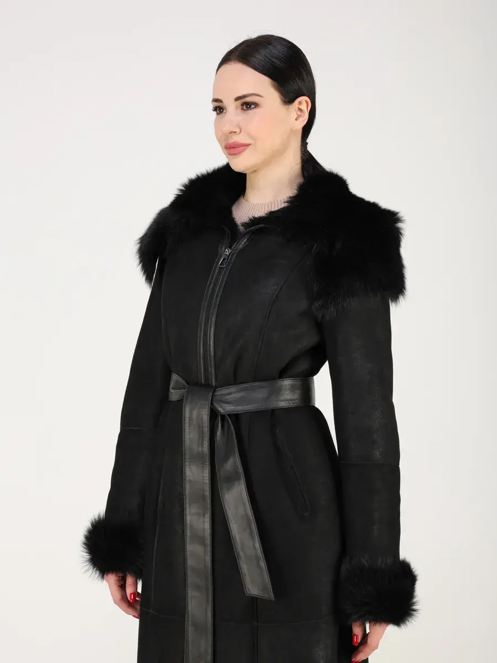 Дубленка зимняя натуральная с капюшоном длинная