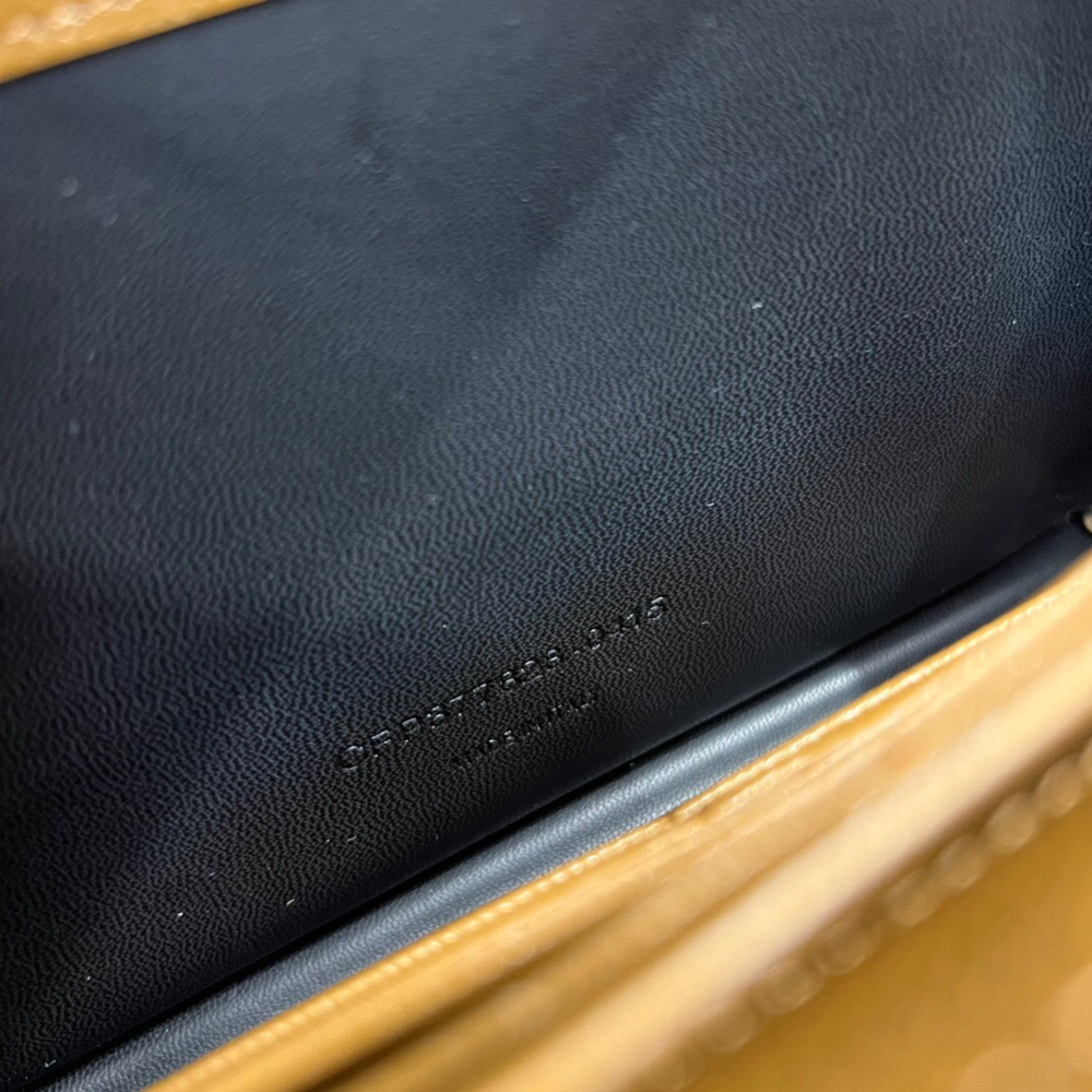 Saint Laurent WOC 22 cm