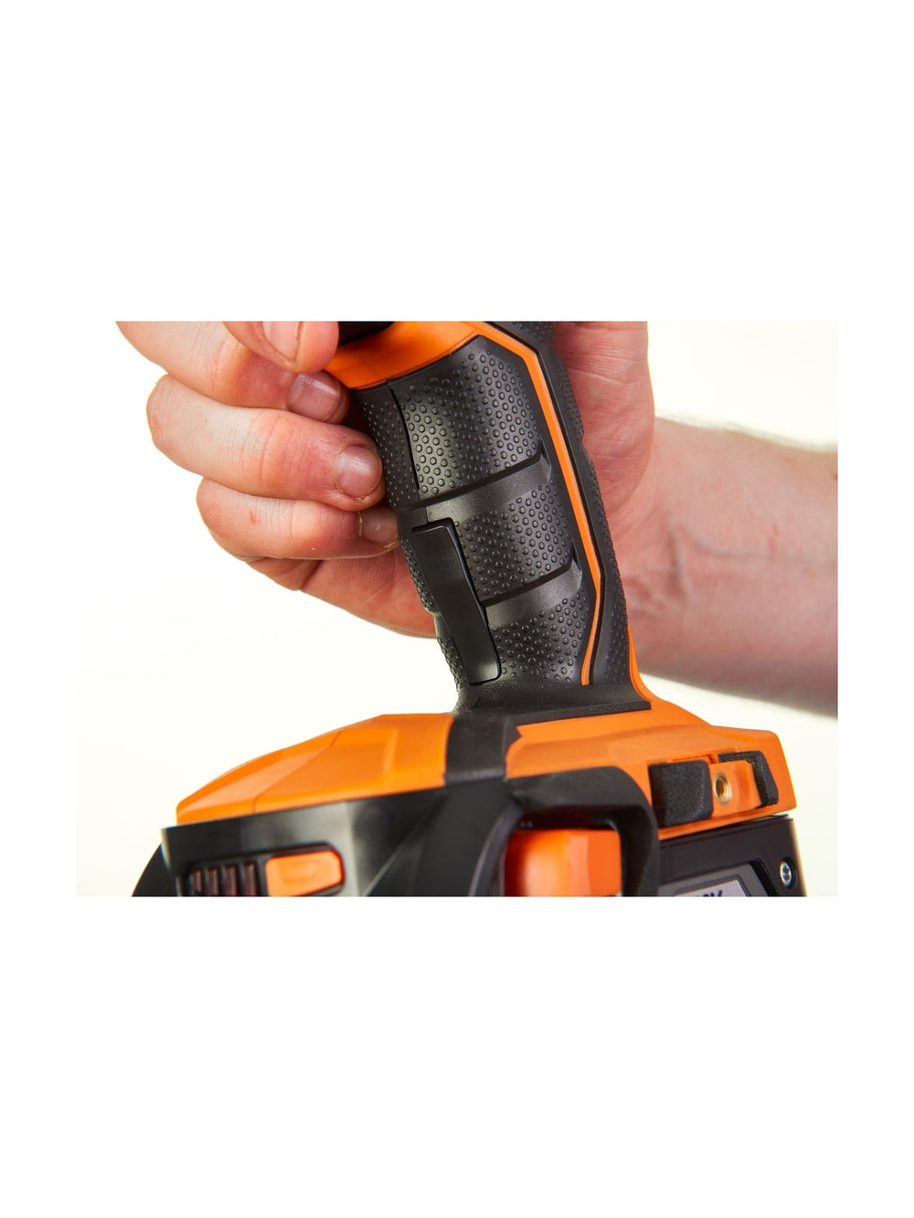 Бесщеточный аккумуляторный импульсный гайковерт AEG BSS18C12ZBL LI-402C 4935459427