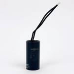 Пусковой конденсатор CBB60 3 мкФ+/-5% 450 цилиндрический, в пластиковом корпусе с гибким кабельным выводом SHENGE