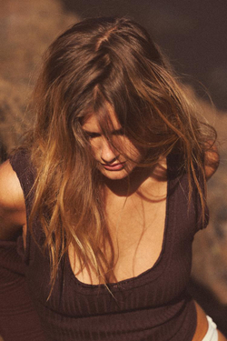 ZARA ТРИКОТАЖНЫЙ ТОП В РУБЧИК, ШОКОЛАДНЫЙ