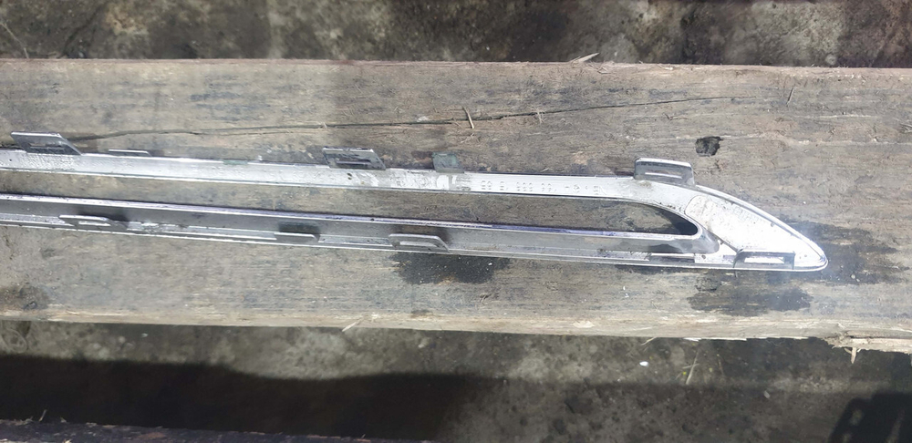 Молдинг решетки радиатора Mercedes GLE (W166) 15-18 Б/У Оригинал A1668881585