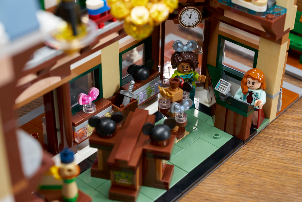 Конструктор LEGO Disney 43302 Main Street, U.S.A.