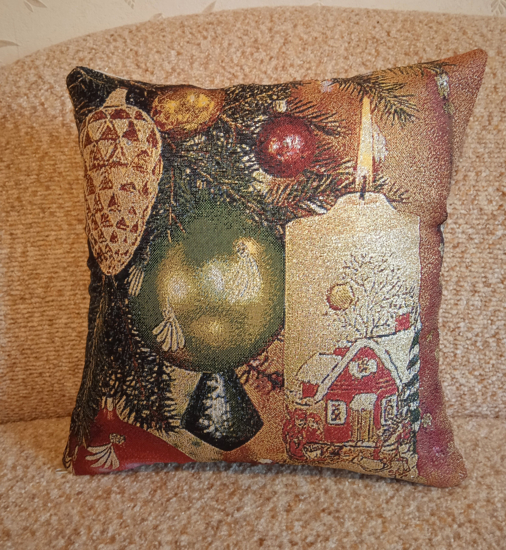 Декоративный гобеленовый чехол для интерьерной подушки Новогодние шары 38*38