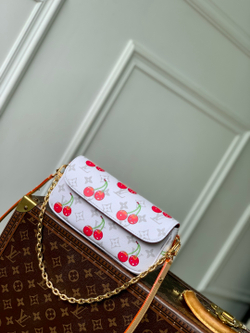 Louis Vuitton Ivy Wallet On Chain Bag