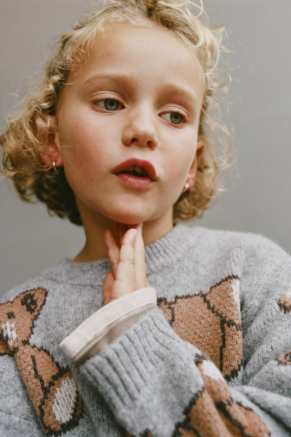 ZARA ВЯЗАНЫЙ ДЖЕМПЕР С ПРИНТОМ «МЕДВЕДИ», СЕРЫЙ МЕЛАНЖ