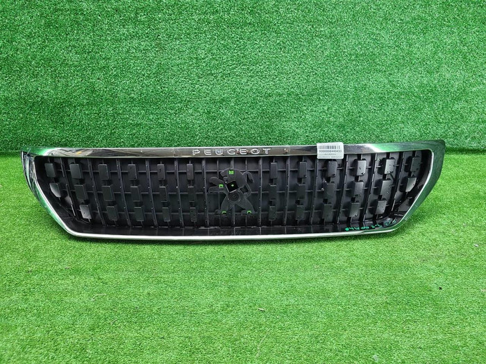 Решетка радиатора Peugeot Traveller (2016-н.в.)