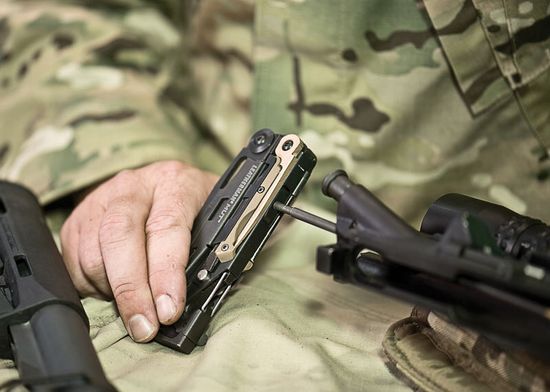 Мультитул-инструмент Leatherman Мод. MUT BLACK (16 инструментов)(12,7см)(317г.)(чехол: нейлон MOLLE-GREEN)