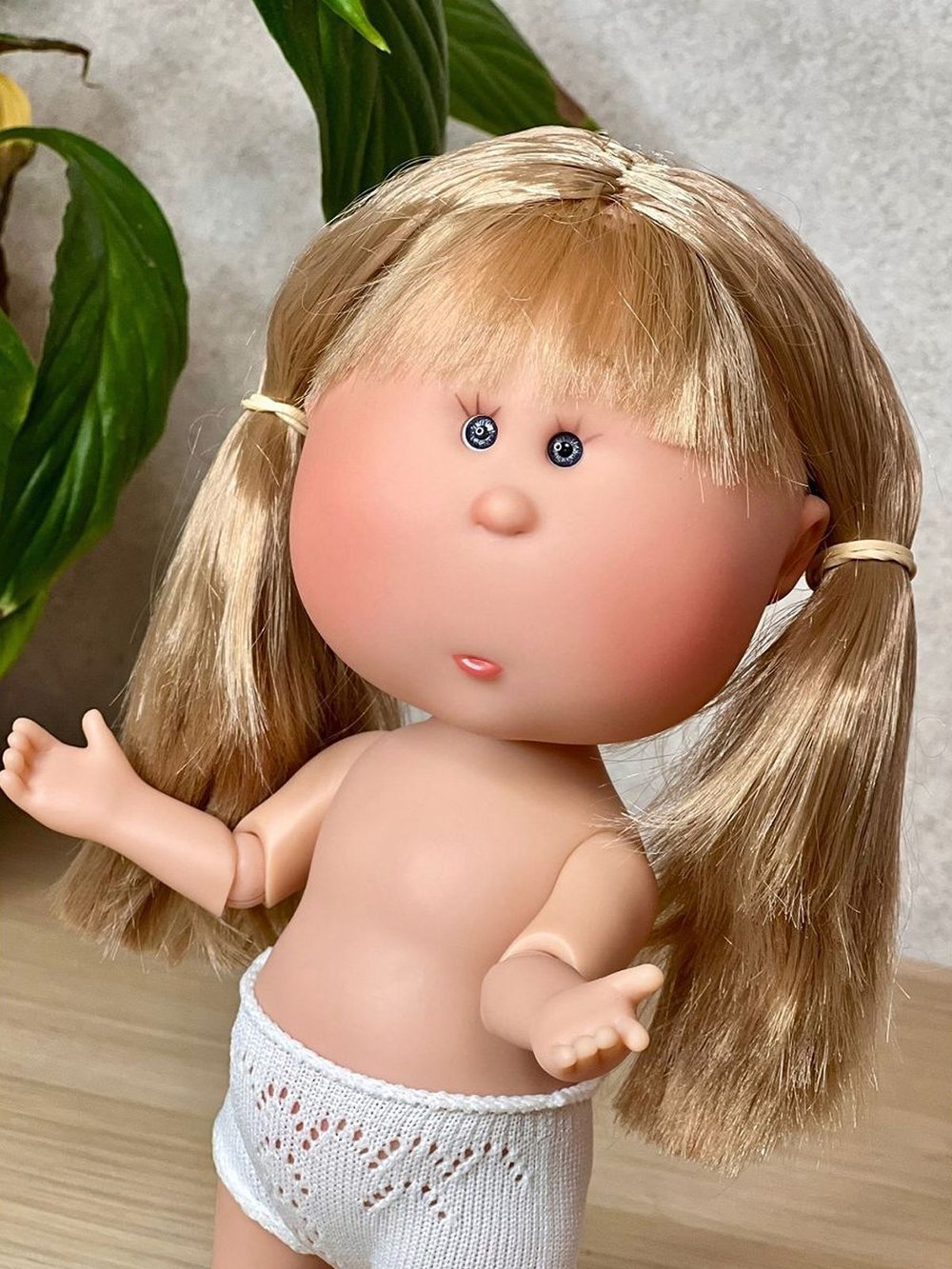 Кукла Nines виниловая 30см MIA шарнирная без одежды (1211W1)