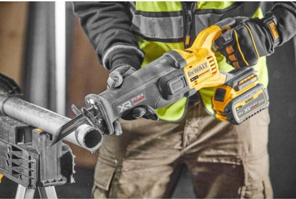 Пила сабельная аккумуляторная DeWALT DCS 386 NT FLEXVOLT, бесщеточная, без АКБ и ЗУ DCS386NT-XJ