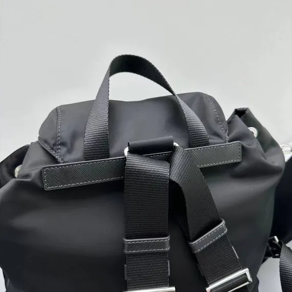 Маленький рюкзак Prada из Re-nylon