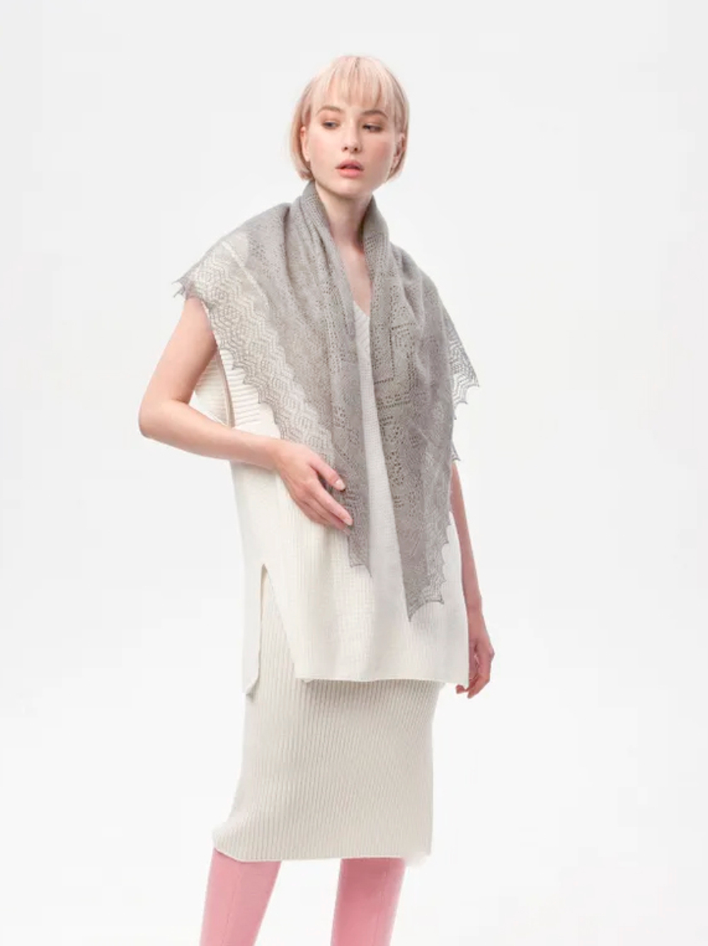 Оренбургский пуховый платок с шелком АШ100-03 серый