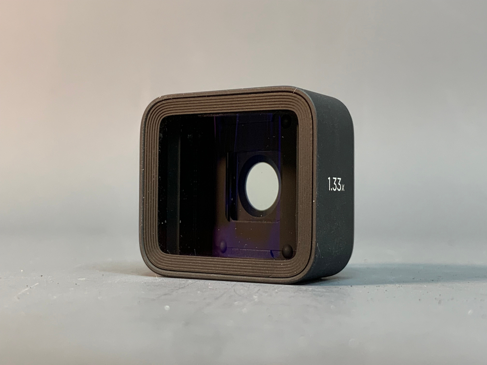 Moment Anamorphic Lens Blue Flare 1,33×