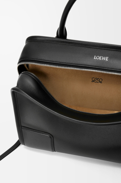 Loewe Большая сумка Amazona 180 из мягкой телячьей кожи, черный
