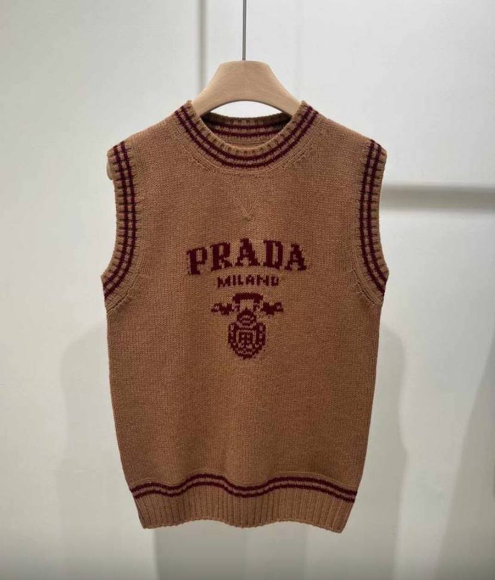 Жилет Prada