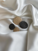 Пуговицы черные прошитые