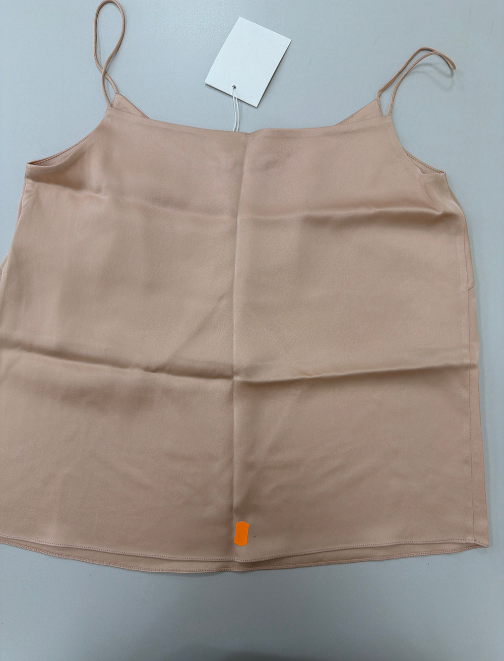 Топ Лили из вискозы и ацетата. Цвет пудровый. Размер 46. Дефект ткани по спинке. №91