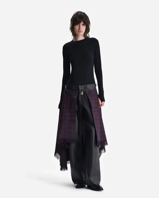 Лонгслив из тонкого трикотажа черный