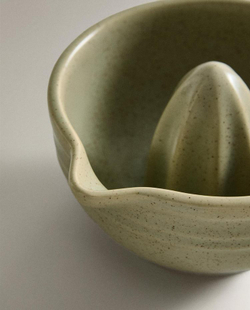 ZARA HOME КЕРАМИЧЕСКАЯ СОКОВЫЖИМАЛКА, ЗЕЛЕНЫЙ