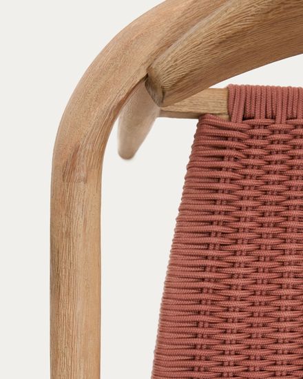 Стул Glynis из массива эвкалипта с розовой веревкой